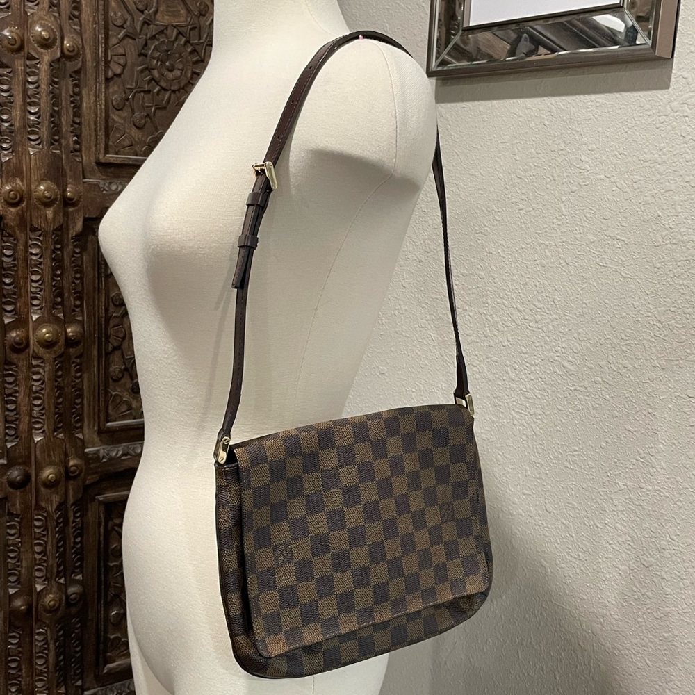 Authentic Louis Vuitton medium size shoulder bag